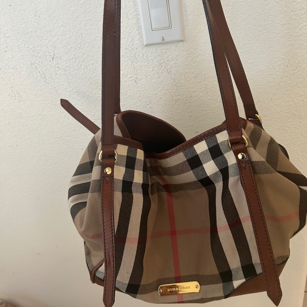 Burberry purse
